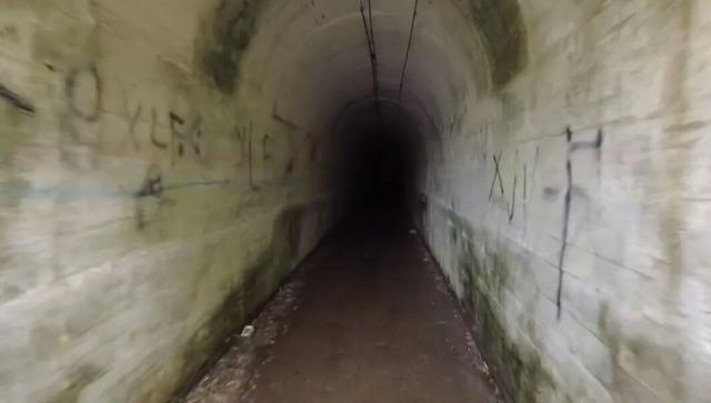 浙江大山里，竟藏一座废弃的“小香港”，如今人去楼空！