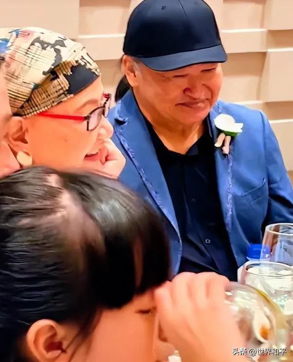 牛鬼蛇神现原形!刘欢女儿大婚不到24小时,恶心的一幕出现了