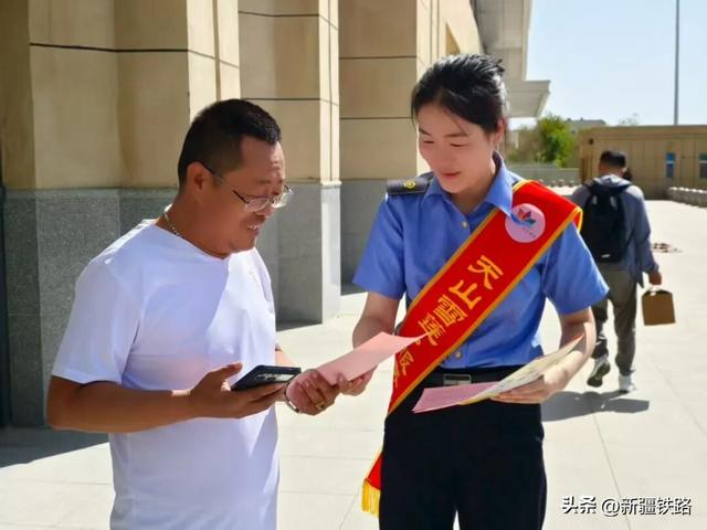 乘动车打卡“新疆第一滑”！沙海畅滑，解锁新玩法！