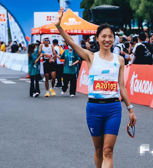 赢了面子丢了里子！小心机暴露的“最快女护士”，终为荒唐买了单