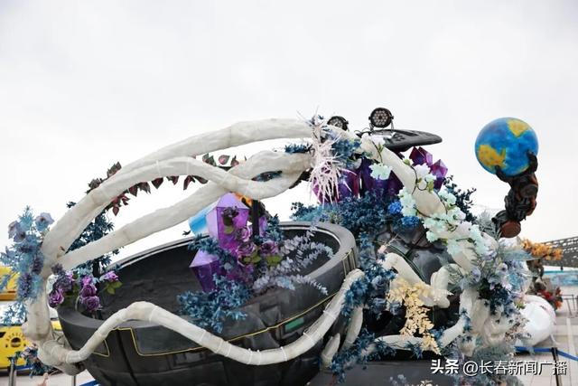 国潮花车巡游： 流动舞台演绎城市故事