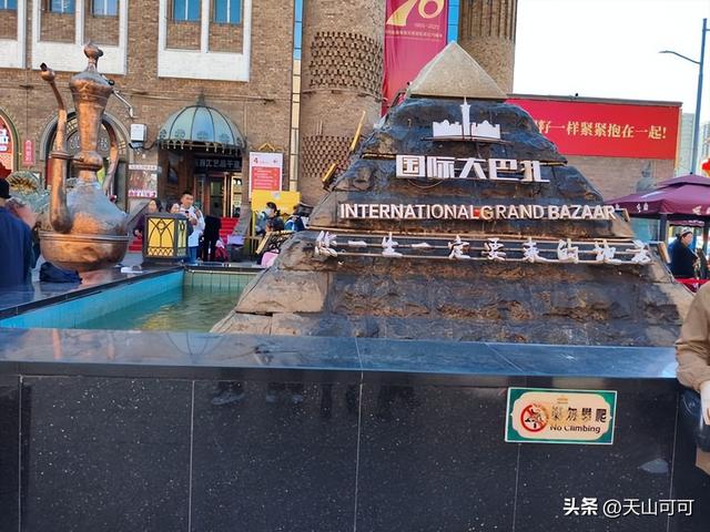 国庆大假，一家人去游新疆大巴扎，美食与歌舞表演太攒劲了！