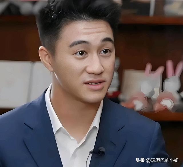 何猷君“霸总”人设崩塌，拖欠工资恶心一幕上演，员工举步维艰