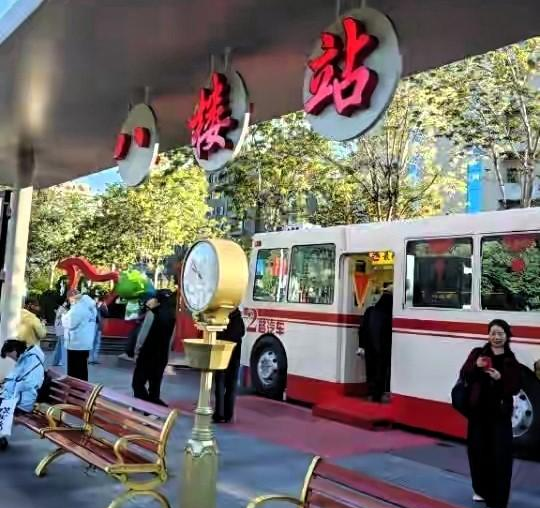 一房难求！刀郎粉丝攻占乌鲁木齐，八楼宾馆被包场