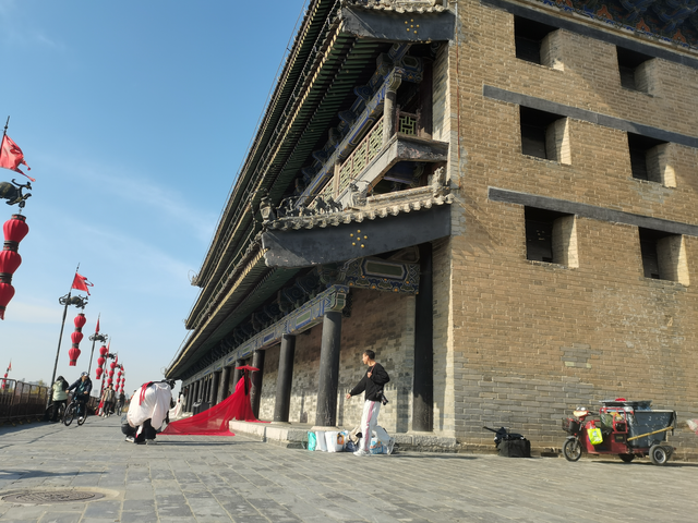 青砖黛瓦映襦裙——西安城墙解锁古风拍照新体验