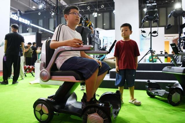做手术、导盲、代步、护理老人，健康类机器人啥都会