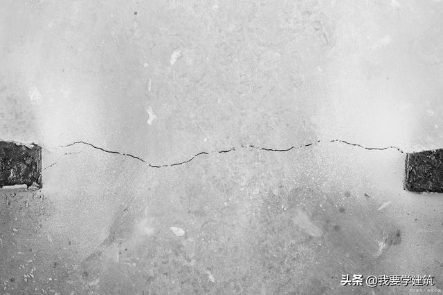 高层建筑泵送混凝土楼板裂缝产生的原因及裂缝控制技术措施
