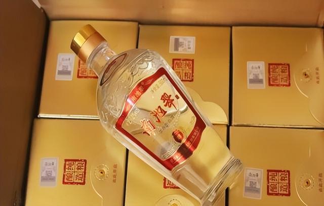 上海大爷在北京收废品，无意间发现8个茅台酒瓶，商家：40万回收