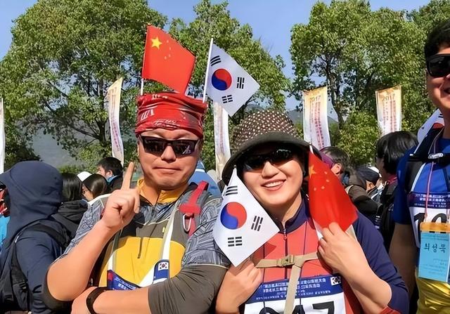 李在明都点赞了：周五下班去上海旅游，成韩国青年的新风尚