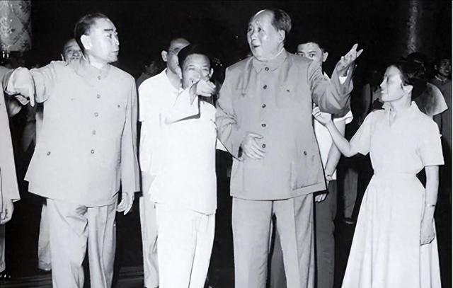 1958年毛主席视察南宁，知晓公安局长的名字后问：你这人正不正？