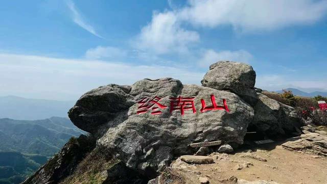 秦岭山脉，海拔超过2000米的山峰有哪些