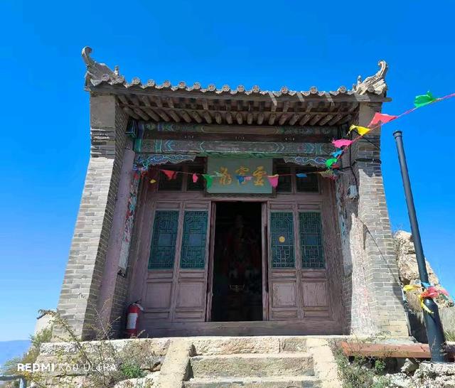 到河北张家口登鸡鸣山