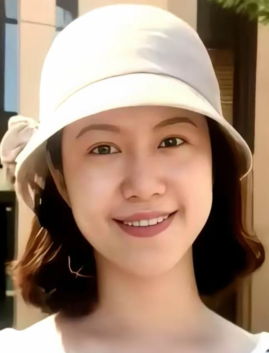 没想到，杨振宁去世后	，49岁妻子翁帆，竟因一个动作实现口碑暴涨