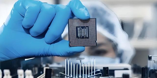 中国芯片历史突破！碾压韩美3巨头！亏损千亿美韩急着访华求和？