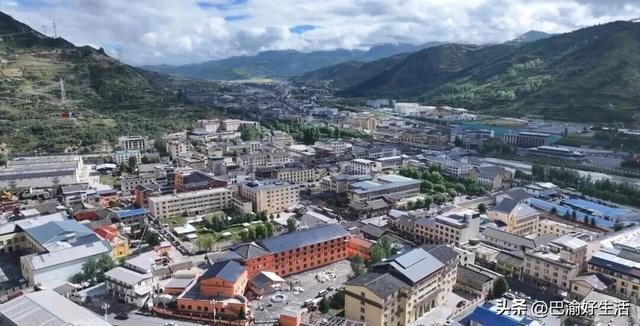 绝了！四川这“十八线”小城，藏着比西安城墙还早的古城墙！