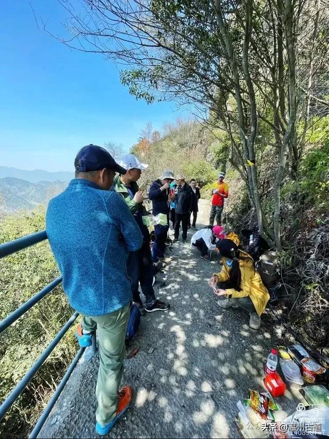 藏于浙江5A景区内有一处“十里铁甲龙”，洞穴众多形态奇特