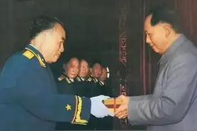 1955年授衔时，年纪最大的开国元帅、将军、校官分别是谁？图片