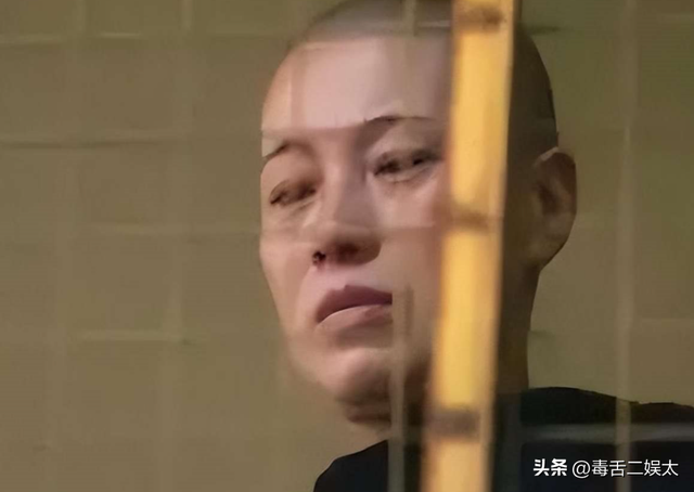 风流尼姑释智定：白天念经晚上夜店，东窗事发时，屋里还藏着假发