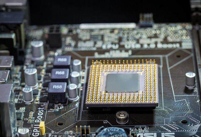 一夜暴涨8120亿，美国再度突破芯片世界难题，中国还能追赶上吗？