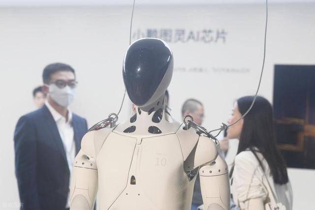 史上最像人类机器人问世，小鹏却因太逼真陷造假风波