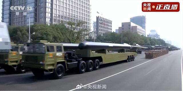 九三阅兵震撼全球，特朗普很上道，罕见“祝福中国”