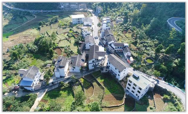 乡游黔中 · 兴义市 半边街村丨云海翻涌万峰巅，星河坠落悬崖居