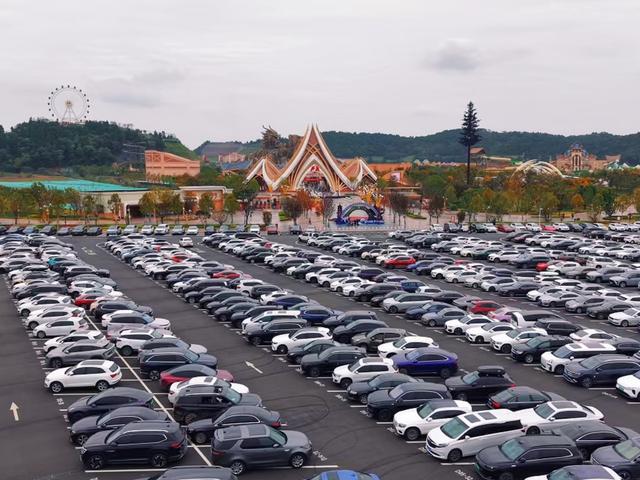 资阳方特：多举措应对秋假客流 全力保障游客体验