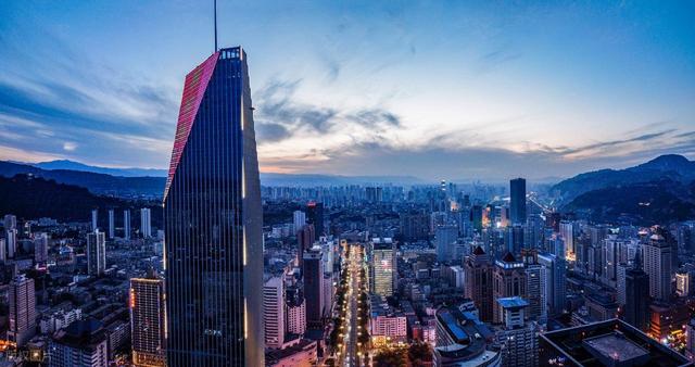 甘肃的下一个“兰州	”，不是酒泉也不是天水	，而是这座低调的城市