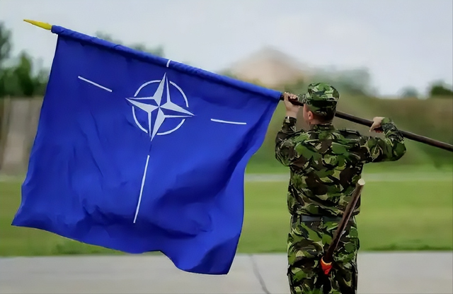 中日钓鱼岛对峙	，高市呼叫外援，澳军监测解放军动作，局面1：33