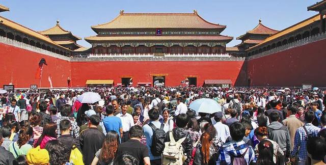 “人从众”时代:为什么节假日旅游越来越让人反感?