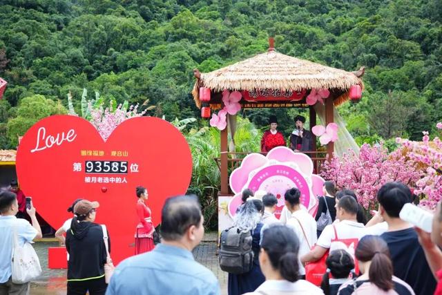 第六届观音山姻缘节能玩能互动，牵红线、抢绣球，游客直呼太上头