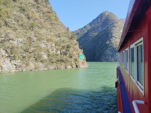 鄂渝行第四天（上）：小红船换小白船，从巫山到巴东