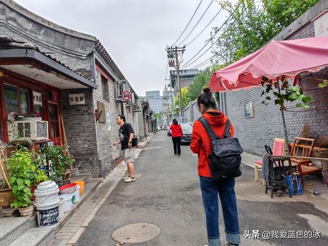 从中国美术馆出来，钻胡同，一路逛到王府井大街