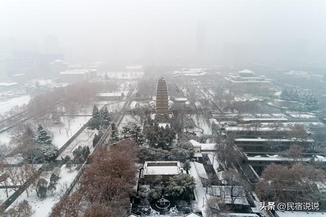 2月23日，“秦皇”开着公交带你看大雪中的西安十景。