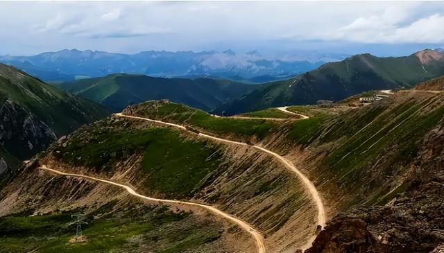 川藏线上的司机为何总要点烟扔出窗外？藏民：扔烟的都是聪明人