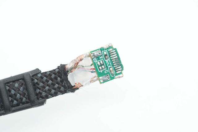 伸缩线+线盒设计，不缠绕更便携，thinkplus 240W轻锋数据线拆解