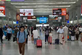 暑运今日启动 重庆火车站预计发送旅客1500万人次图片