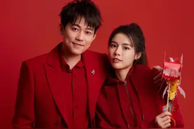 苏醒与小11岁廖语辰正式官宣！产子四年首晒合照 甜蜜搂肩夫妻相足图片