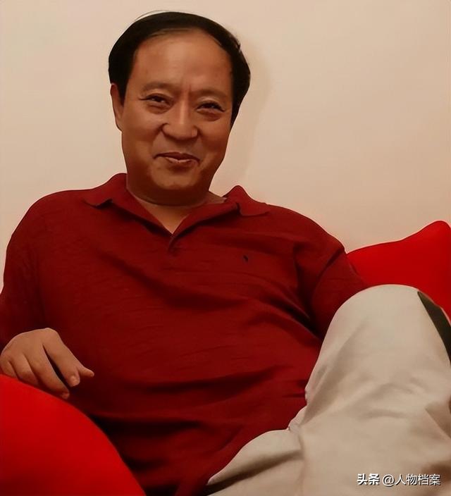 冯巩也没想到，家产尽失的牛群，如今终于找到了晚年的“依靠”