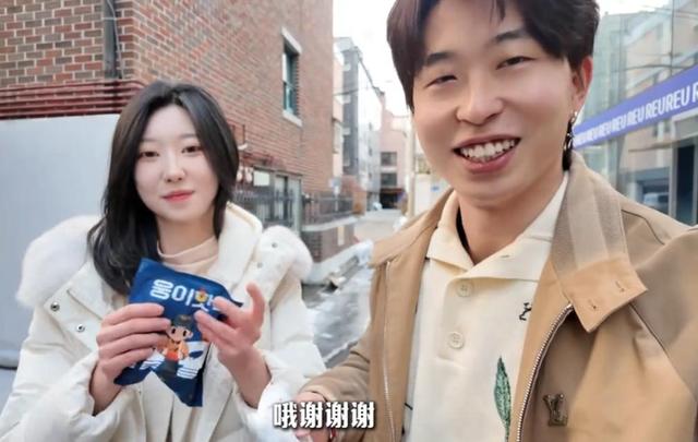 中国小伙在韩国租女友，2000块一天陪吃陪玩，分手时小伙依依不舍