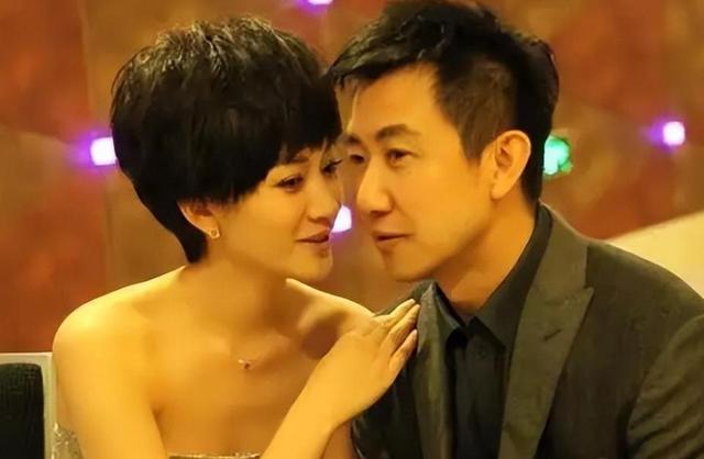 梅婷垫脚、李小冉挡灾，56岁鄢颇娶小15岁娇妻	，值吗？