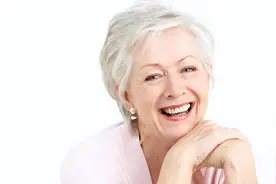 比种植牙便宜，比活动牙牢固，这种修复方式咀性好，吸附性强！图片