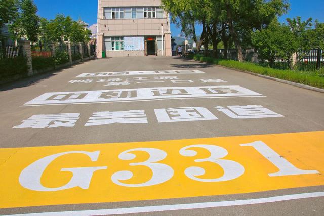 吉林白山长白口岸景区，一脚踏两国，有“鸭绿江第一口岸”的美誉