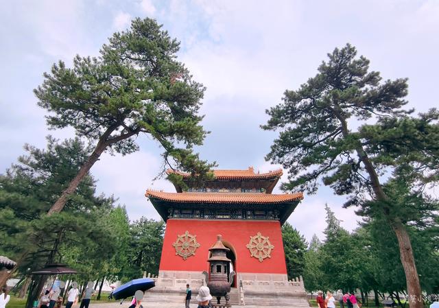 为什么承德会有一座小布达拉宫？酷似西藏布宫，顶部布满黄金