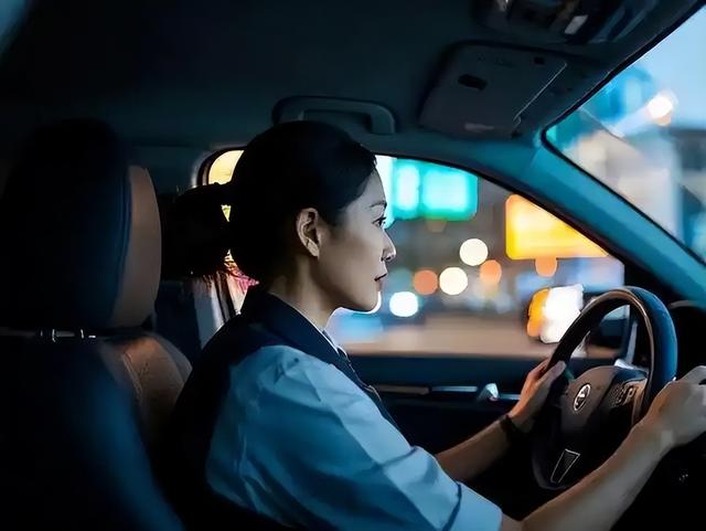 乘客嫌贵、司机哭穷，就连网约车平台也在卖惨，钱到底被谁赚走了