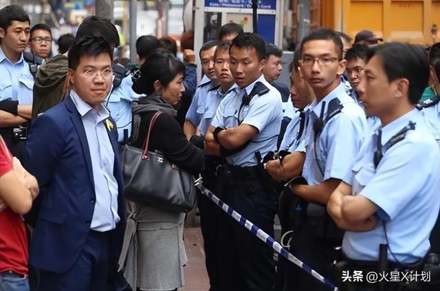 苍天饶过谁！拒唱国歌否认中国籍，俩儿子落户国外，她现状如何？