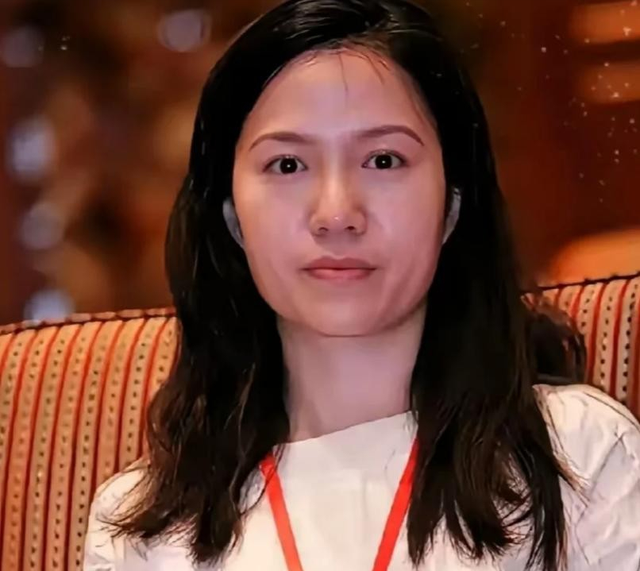 杨振宁离世仅半月，翁帆近况曝光，入职清华没编制，明年剑桥留学