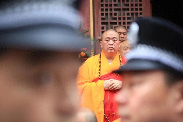 面相早变了！释永信82年旧照曝光，眼长嘴薄脸没肉，一切有迹可循