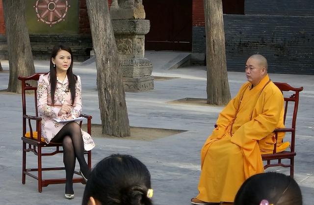释永信被抓30天，李湘终于坦白两人关系，亲吻照的真相终于大白