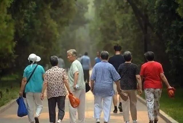 全国出生人口断崖：21年1062万人	，24年954万，25年令人意想不到